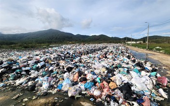 Khu xử lý rác thải quá tải, dân bị ruồi nhặng 'tấn công'