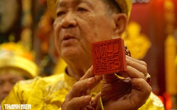 Khoảnh khắc hiếm: Đình thần An Khánh ở Thủ Thiêm mở ấn trăm năm lúc nửa đêm