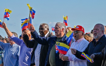 32 người Cuba chết khi Mỹ tấn công Venezuela, ông Trump cảnh báo Colombia