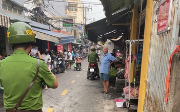 Xử phạt nhiều trường hợp buôn bán lấn chiếm lòng đường ở TP.HCM