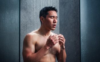 Tắm nước lạnh mùa đông: Lợi hay hại cho sức khỏe?