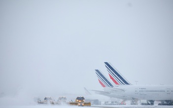 Giao thông châu Âu hỗn loạn vì băng tuyết