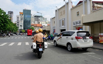 Tài xế chạy dịch vụ 'lách' luật bị phạt đến 7 triệu đồng