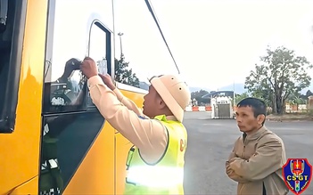 Phạt 81,5 triệu đồng chủ xe và tài xế không bằng lái chở khách trên cao tốc