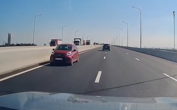 Tài xế phóng ô tô ngược chiều trên cao tốc bị CSGT xử phạt gần 40 triệu