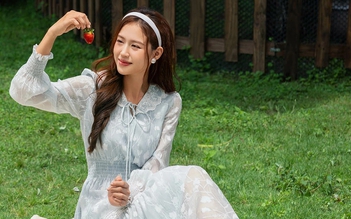 Đầm tay dài kín đáo nhưng vẫn biến nàng thành tâm điểm Đầm tay dài kín đáo nhưng vẫn biến nàng thành tâm điểm