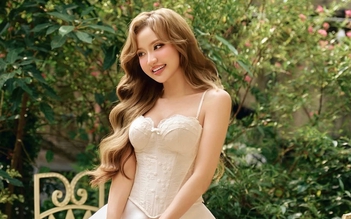 Muôn kiểu biến tấu với áo corset đa sắc