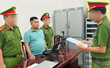 Khởi tố người chạy xe máy ngược chiều còn bóp cổ, đánh tài xế ô tô