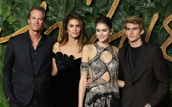 Siêu mẫu Cindy Crawford lần đầu lên tiếng sau cú sốc mất con trai duy nhất