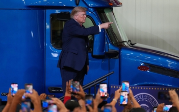 Ông Trump dọa cấm xuất khẩu dầu diesel, thế giới báo động