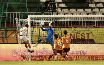 SLNA chiếm đỉnh V-League, HAGL tiếp tục trượt dài SLNA chiếm đỉnh V-League, HAGL tiếp tục trượt dài
