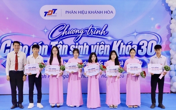 Trường ĐH Tôn Đức Thắng trao 36 suất học bổng cho sinh viên tại Khánh Hòa
