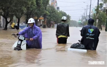 Đề nghị 4 tỉnh miền Trung ứng phó mưa lớn dồn dập