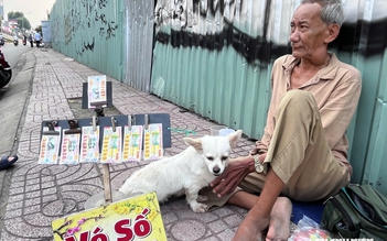 Vé số trăm nghìn tỉ, ai chia sẻ rủi ro với người bán dạo?