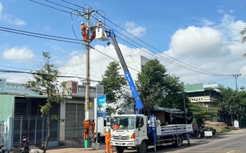 Điện lực Phú Tài bảo đảm nguồn điện cho sản xuất công nghiệp Điện lực Phú Tài bảo đảm nguồn điện cho sản xuất công nghiệp