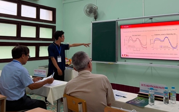 Sinh viên không phải làm hồ sơ xin học bổng