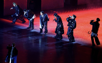 K-pop hái ra tiền nhờ đâu?