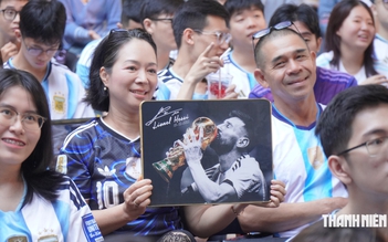 Dậy từ 3 giờ sáng để cổ vũ thần tượng Messi đá trận chia tay