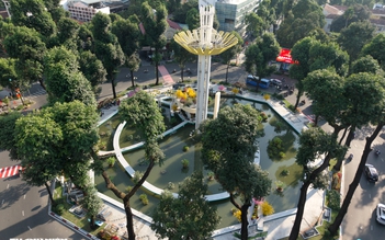 Ảnh mới nhất về Hồ Con Rùa, cầu thang bất ngờ được sơn gam màu khác