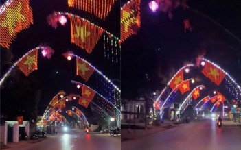 Đoạn đường dựng cây nêu, treo bóng nháy tạo hình cờ Việt Nam gây 'sốt' dịp tết