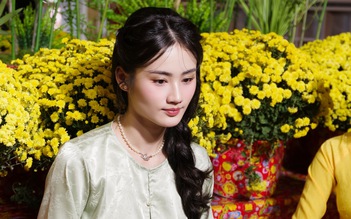 Hoa hậu Ý Nhi về Việt Nam đón tết