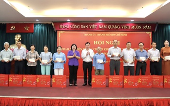 TP.HCM: 261 bí thư chi bộ nhận quà tết, những người âm thầm gắn bó với dân