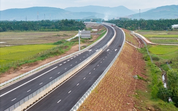 Tạm dừng thông xe cao tốc Quảng Ngãi - Hoài Nhơn vì chưa đảm bảo an toàn