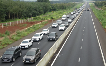 Phát 23.000 tờ rơi 'hướng dẫn sử dụng cao tốc' chạy tuyến Bắc - Nam