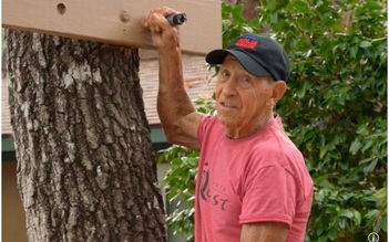 Cụ ông 83 tuổi mắc bệnh tim nặng hít xà 300 lần