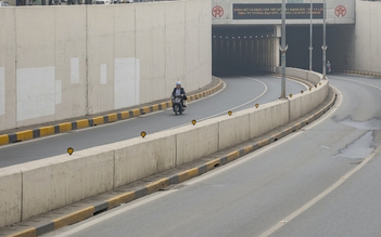 Phố phường Hà Nội 'khác lạ' sáng mùng 1 tết