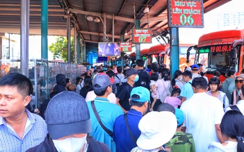 Chiều mùng 2 tết: Bất ngờ 'biển người' ở Bến xe Miền Tây