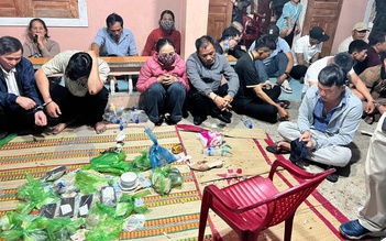 Công an đột kích, bắt quả tang 26 người đánh bạc trong đêm mùng 1 tết