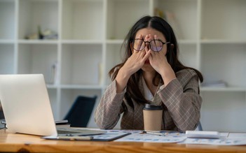 Mắt cầu cứu giữa mùa deadline, thử ngay bài kiểm tra 1 phút