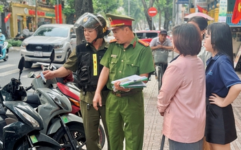 Vỉa hè kẻ 2 vạch vàng ở TP.HCM: Đỗ xe máy có bị phạt không?