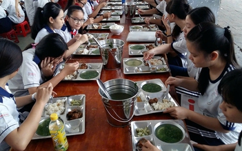 Học sinh mang cơm đến trường được không ?