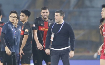 Nóng: VPF đề xuất phạt HLV Albadalejo của Ninh Bình vì phản ứng trọng tài Malaysia, Ban Kỷ luật VFF vào cuộc