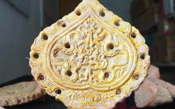 Phát hiện nhiều di vật tráng men bằng vàng ở di sản Thành nhà Hồ