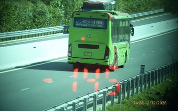 Cao tốc TP.HCM - Vân Phong ken đặc xe sau tết: CSGT phát cảnh báo