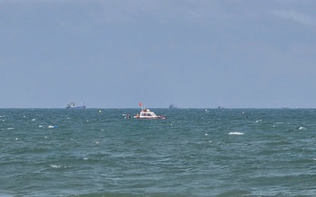 Tìm thấy thi thể 2 cha con đuối nước tại biển Mỹ Khê, Quảng Ngãi