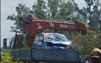 Vụ 2 thi thể dưới kênh Văn Phong: Ô tô lao xuống nước trong đêm