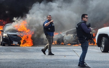 Bạo lực lan khắp Mexico sau khi trùm ma túy bị tiêu diệt