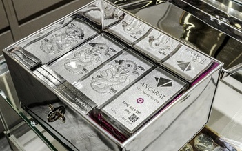 Giá bạc vượt 91 triệu đồng/kg, người 'đu đỉnh' vẫn lỗ nặng