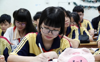Tuyển sinh lớp 10 TP.HCM: Dự kiến thi sớm hơn, xét tuyển ở 2 khu vực
