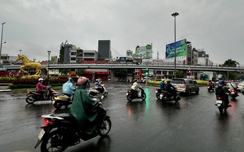 Sáng ngày vía Thần tài, TP.HCM mưa trái mùa trên diện rộng, cảnh báo mưa lớn