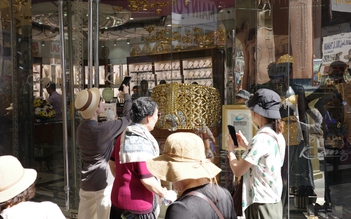 Chợ vàng Dubai tấp nập khách du lịch