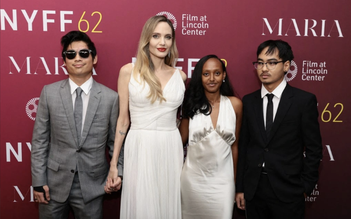 Con trai Angelina Jolie bỏ theo họ của Brad Pitt
