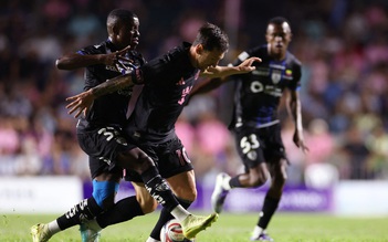 Messi bị CĐV quá khích quật ngã ngay trong trận giao hữu tại Puerto Rico, an ninh ‘toát mồ hôi’