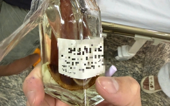 Nuốt dầu thơm: Chỉ vài phút có thể dẫn đến ngộ độc, suy hô hấp