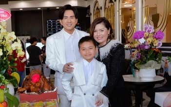 Đan Trường và vợ cũ mở quán chung, dạy con trai kinh doanh từ nhỏ