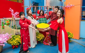 Tết Nguyên đán 2026: Sắc mai, đào, bánh chưng, bánh tét tràn ngập trường đại học